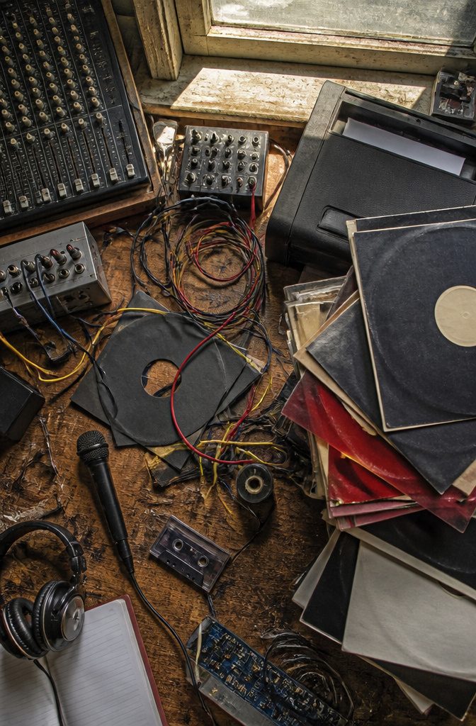 Photograph depicting DIY culture in garage punk music.